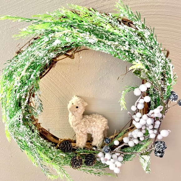 Winter wonderland snow lama wreath! - Picture 9 of 9